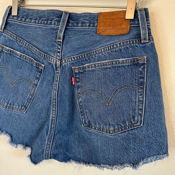 Levi’s 501 Premium Button Fly Distressed Shorts Size 27 - Picture 5 of 12
